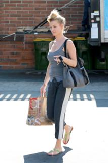 Joanna Krupa feet photo thumbnail