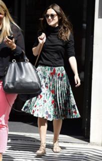 Keira Knightley feet photo thumbnail