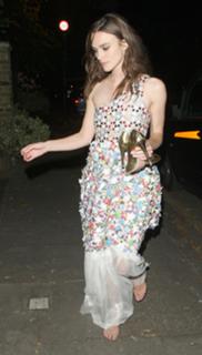 Keira Knightley feet photo thumbnail