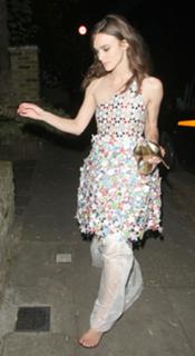 Keira Knightley feet photo thumbnail