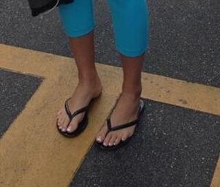 Justine Ezarik feet photo thumbnail
