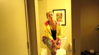 Justine Ezarik feet photo thumbnail
