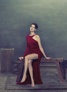 Anne Hathaway feet photo thumbnail