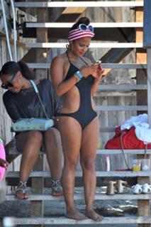 Christina Milian feet photo thumbnail