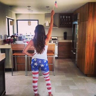 Nikki Garcia feet photo thumbnail