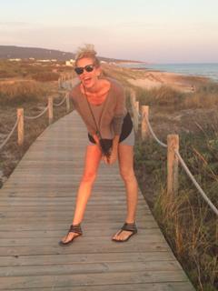Alessia Marcuzzi feet photo thumbnail