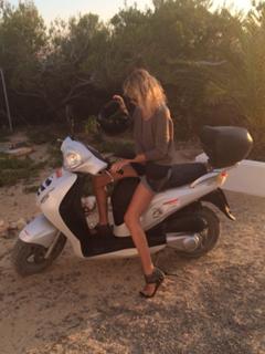 Alessia Marcuzzi feet photo thumbnail