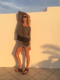 Alessia Marcuzzi feet photo thumbnail