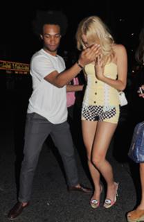Pixie Lott feet photo thumbnail