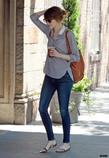 Emma Stone feet photo thumbnail