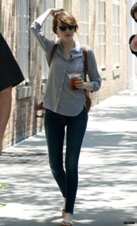 Emma Stone feet photo thumbnail