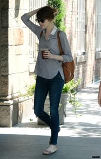 Emma Stone feet photo thumbnail