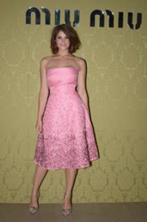 Gemma Arterton feet photo thumbnail