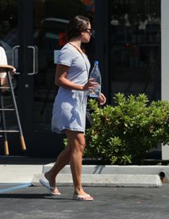 Lea Michele feet photo thumbnail
