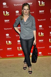 Melissa Joan Hart feet photo thumbnail