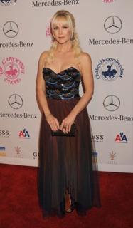 Jennie Garth feet photo thumbnail