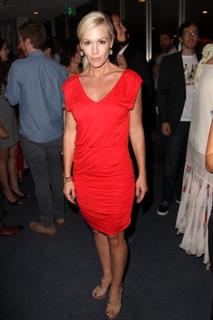 Jennie Garth feet photo thumbnail
