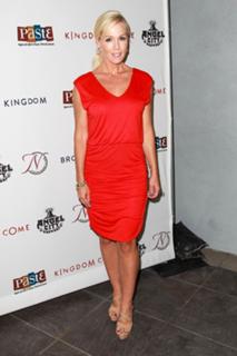Jennie Garth feet photo thumbnail