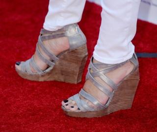 Jennie Garth feet photo thumbnail