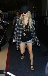 Fergie feet photo thumbnail