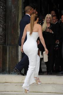 Jennifer Lopez feet photo thumbnail