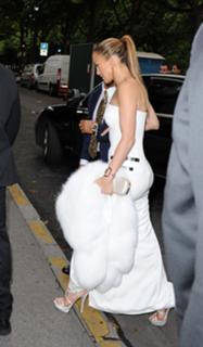 Jennifer Lopez feet photo thumbnail