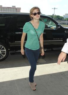 Emma Watson feet photo thumbnail