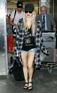 Fergie feet photo thumbnail