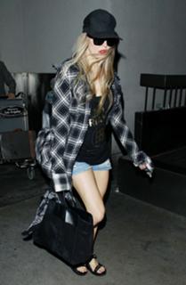 Fergie feet photo thumbnail