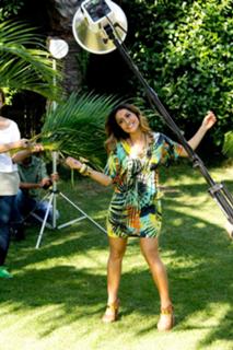Sabrina Sato feet photo thumbnail