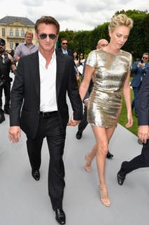 Charlize Theron feet photo thumbnail