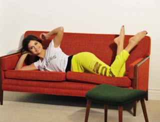 Selena Gomez feet photo thumbnail