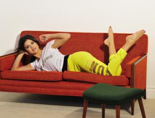 Selena Gomez feet photo thumbnail