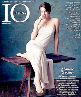 Shailene Woodley feet photo thumbnail