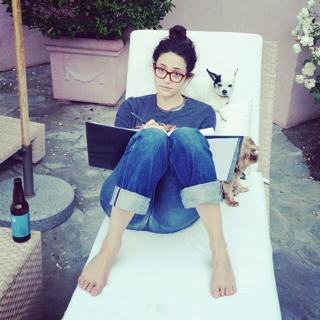 Emmy Rossum feet photo thumbnail