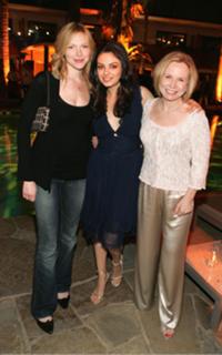 Mila Kunis feet photo thumbnail