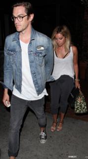 Ashley Tisdale feet photo thumbnail
