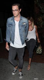 Ashley Tisdale feet photo thumbnail