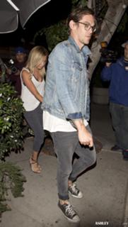 Ashley Tisdale feet photo thumbnail