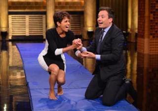 Halle Berry feet photo thumbnail