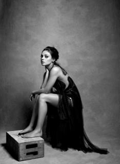 Mila Kunis feet photo thumbnail