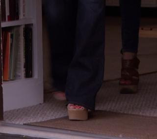 Nikki Garcia feet photo thumbnail