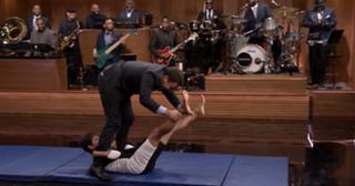 Halle Berry feet photo thumbnail