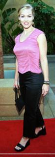 Jennie Garth feet photo thumbnail