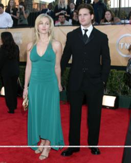 Jennie Garth feet photo thumbnail