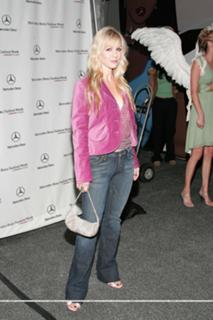 Jennie Garth feet photo thumbnail