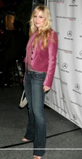 Jennie Garth feet photo thumbnail
