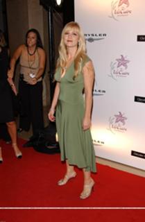 Jennie Garth feet photo thumbnail