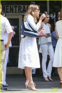 Jessica Alba feet photo thumbnail