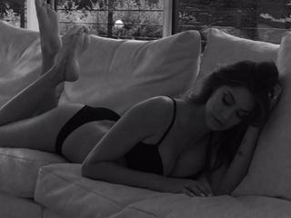 Melissa Satta feet photo thumbnail